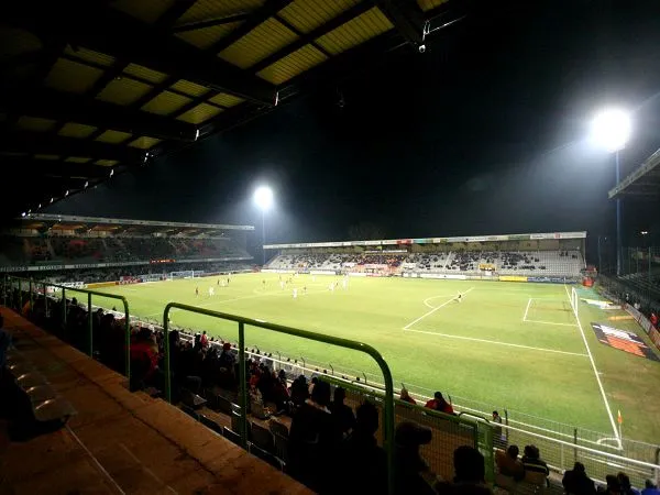 Stade de l'Abbé Deschamps – stadion Oser